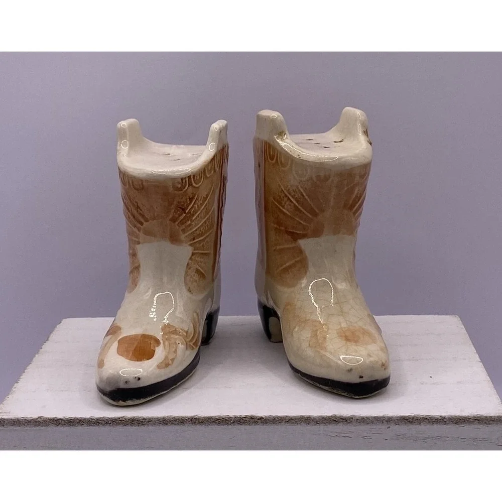Vintage Western Cowboy Boot SALT AND PEPPER SHAKER Country Farm S &‎ P Set